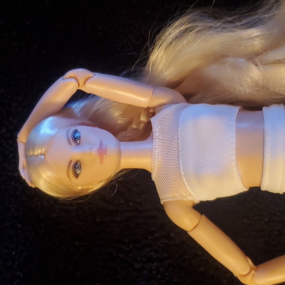 Barbie Looks Model Doll - Picture 2 of 3